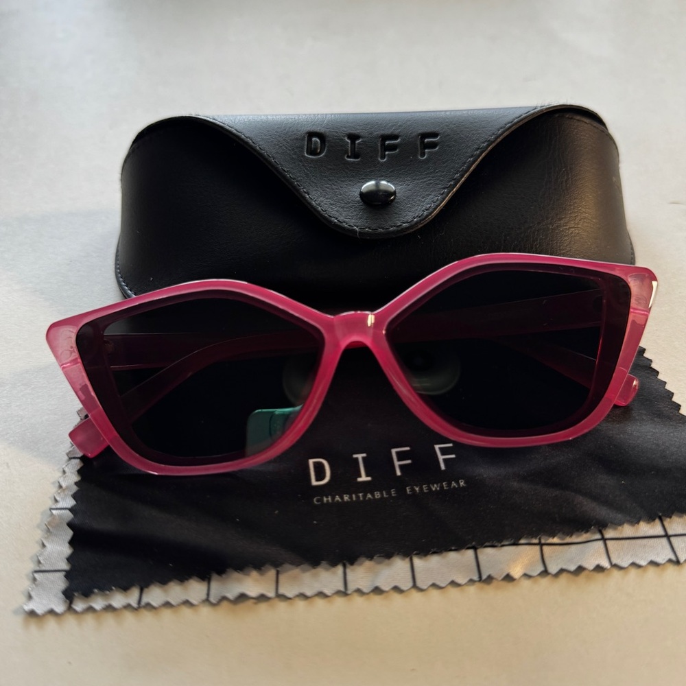 Diff Sunglasses women’s Discontinued Color with Style UV Protection Pink Rare